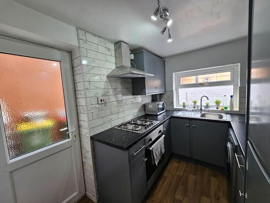 Convenient 3 Bed, Pr1 Near Uclan N Train Station Villa Preston  Exterior photo